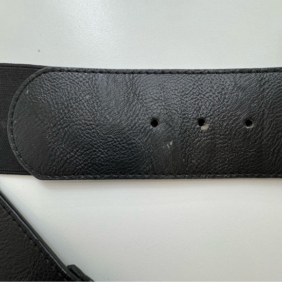 Kenneth Cole Reaction black wide stretchy elastic belt with silver buckle, S/M - Picture 3 of 10